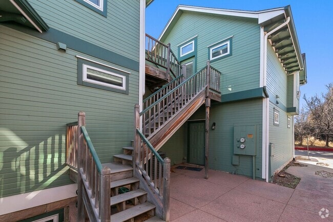 Building Photo - 1 bedroom, 1 bathroom apartment.