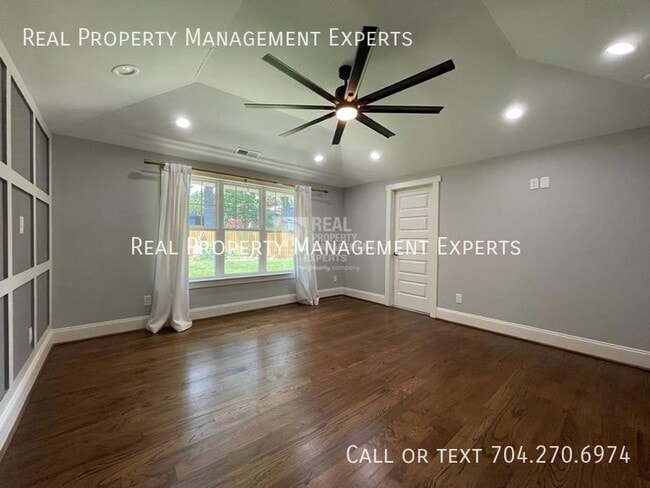 Photo - 2243 Shamrock Dr