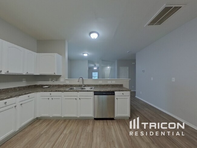 Photo - 8345 Ainsworth St