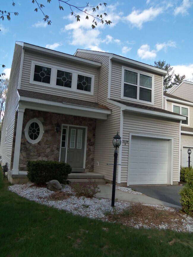 Photo - 2029 Rosedale Way House