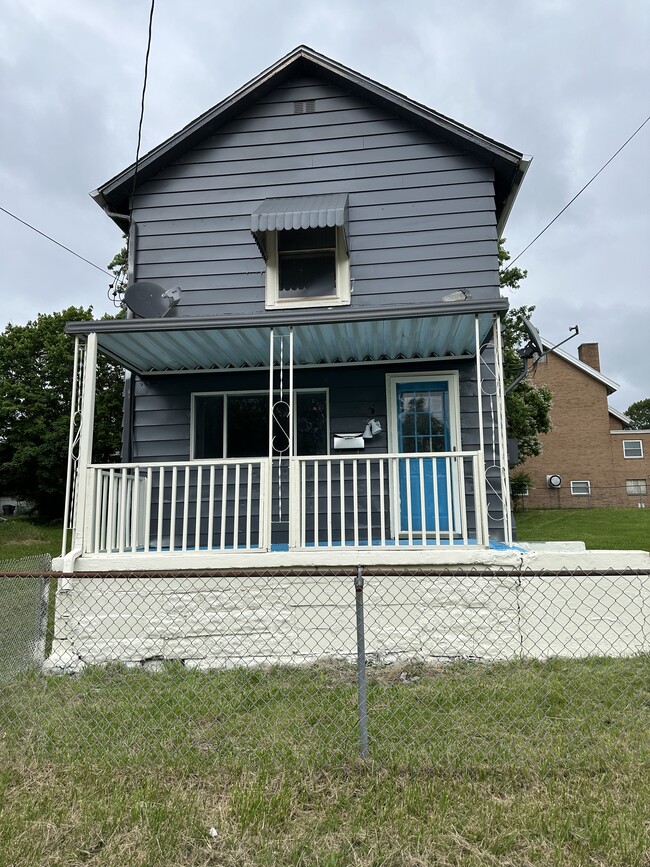 Building Photo - 1127 Wallis Ave Rental