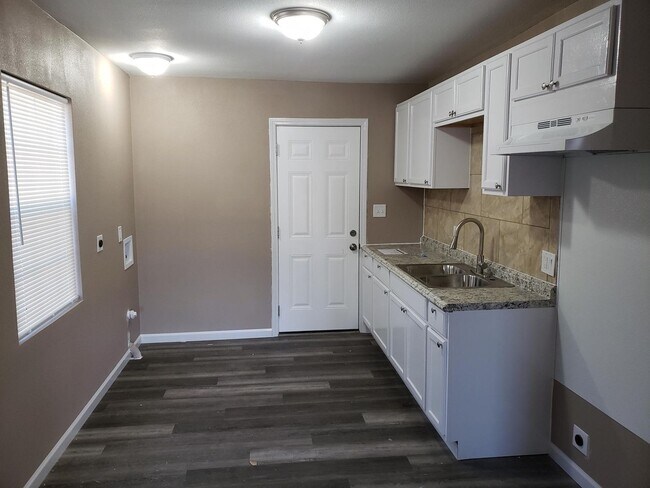 Photo - Newly remodeled 2 bed, 1 bath Duplex
