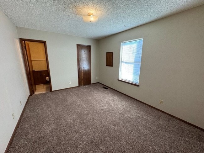 Photo - 3 bed, 2 bath and a 2 car garage duplex for rent in Moore near 12th Street and I-35!