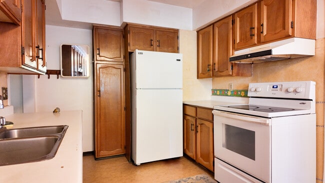 Building Photo - 65 W 49th Ave