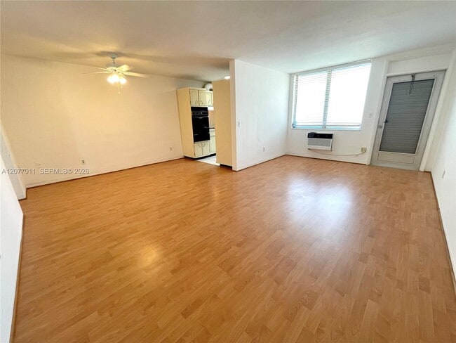 Photo - 441 Collins Ave Unit 30