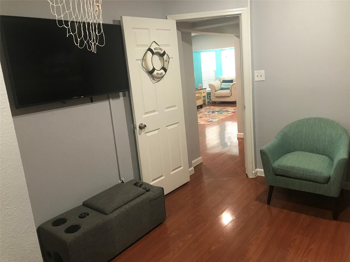 Photo - 2319 56th St