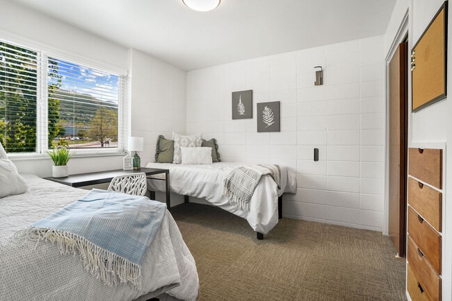 Photo - Harrison Heights - STUDENTS ONLY, AGES 18-30