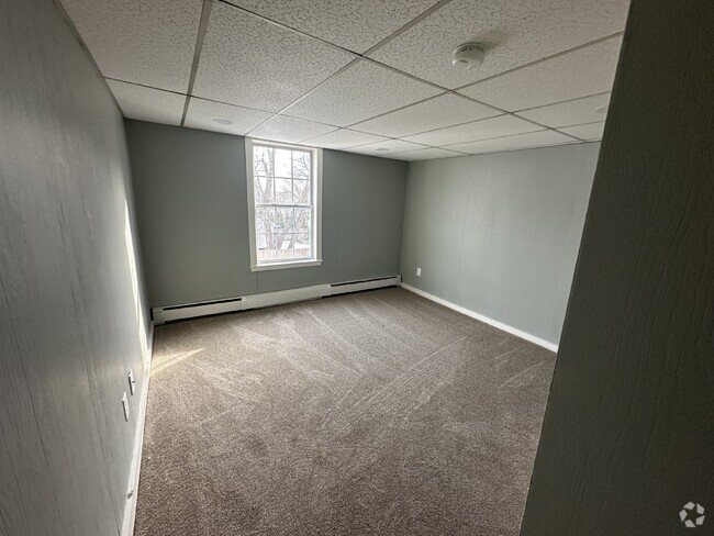 Building Photo - Available Now! Freshly updated 3 Bed/1 Bat... Rental