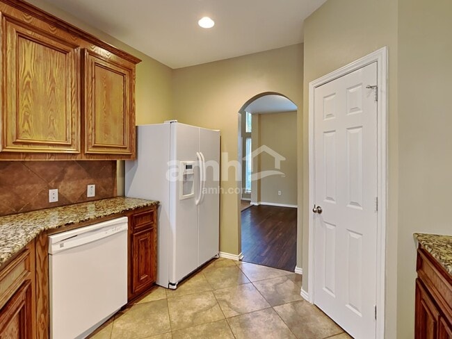 Photo - 2718 Lakecrest Way Dr