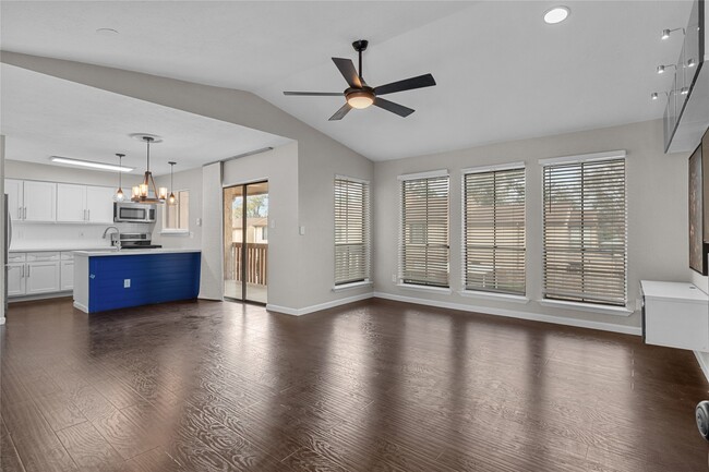 Building Photo - 5001 Lamonte Ln Unit 105
