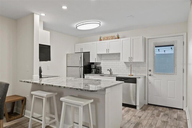 Photo - 3909 W Cleveland St Unidad 213