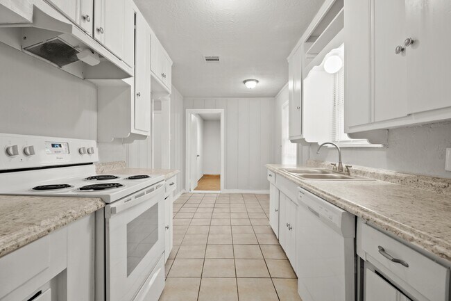 Photo - 728 22nd Ave N