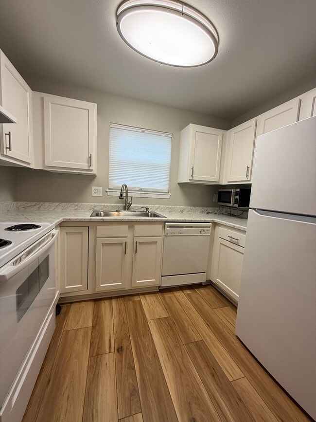 Photo - Spacious 2bd/2ba Condo- Lakewood CO, Available 7/10/26! Unit B