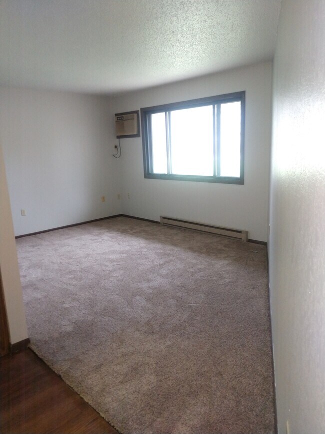 Photo - 551 Lakeview Rd