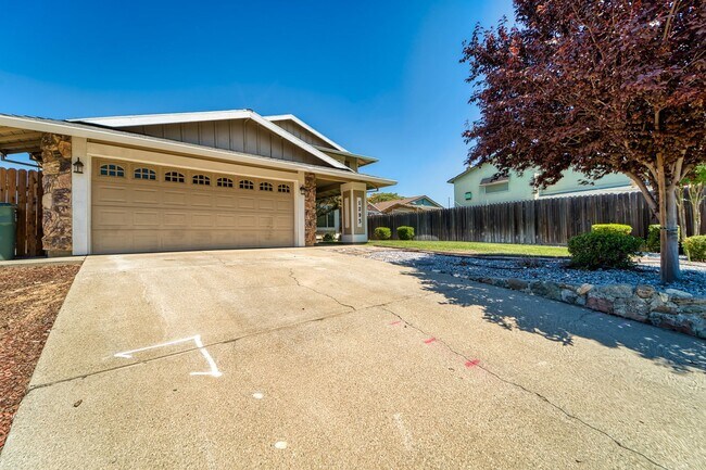 Photo - LARGE 5-bedroom 3 bath home in a great loc...