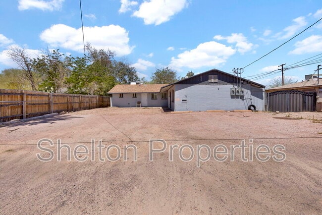 Building Photo - 6022 S 3rd St Unit Apt 2