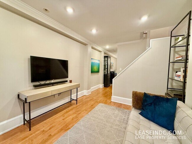 Photo - 2323 17th St NW