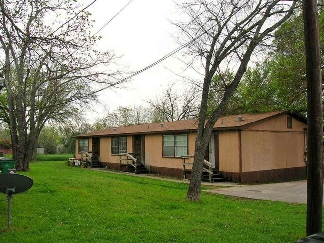 Building Photo - 207 E Elm St