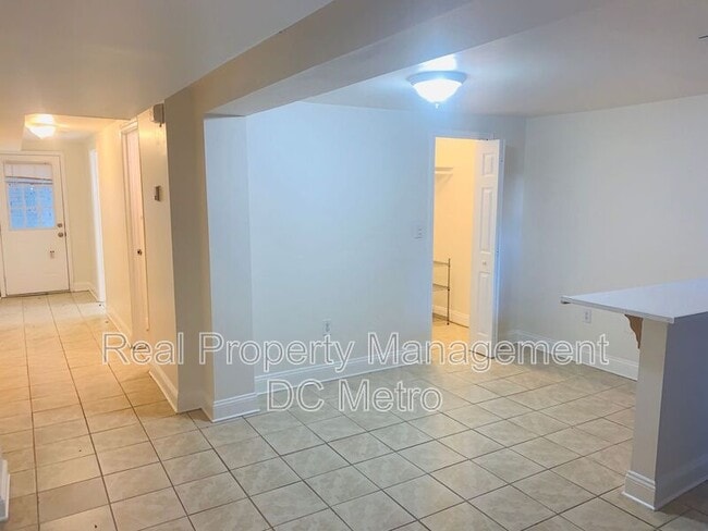 Photo - 117 W St. NW