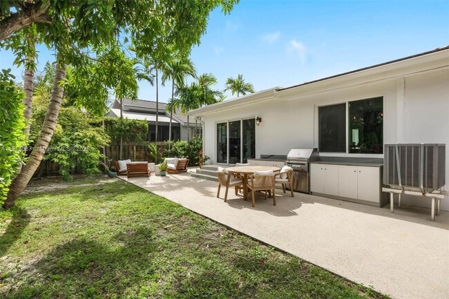 Photo - 9025 Dickens Ave