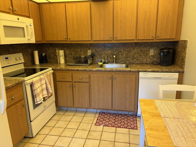 Building Photo - 1901 Bermuda Cir Unit C1 Rental