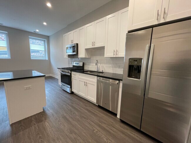 Photo - 1730 W Greenleaf Ave