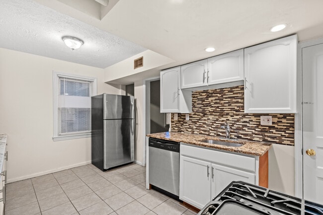 Photo - 4632 A St SE