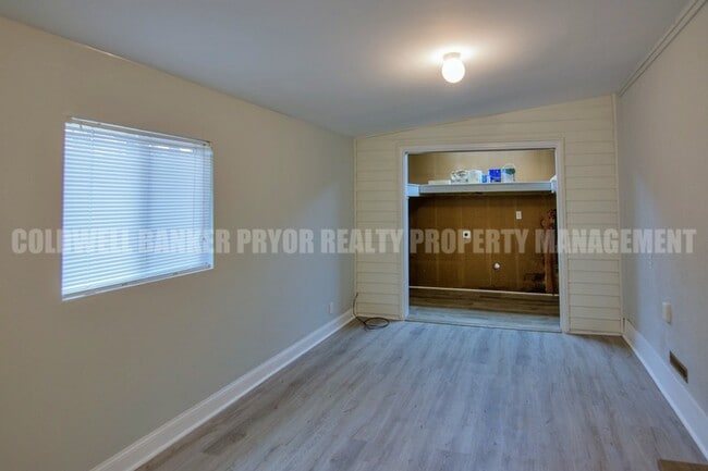 Photo - 1606 Oaken Trail
