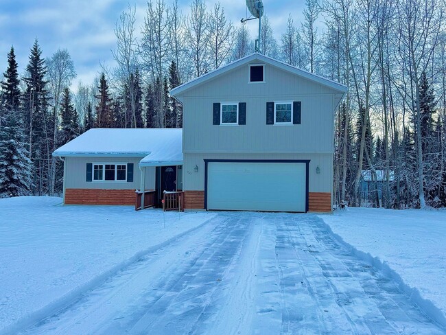 Spacious 3 Bedroom Home in North Pole! Ani... - Spacious 3 Bedroom Home in North Pole! Ani...