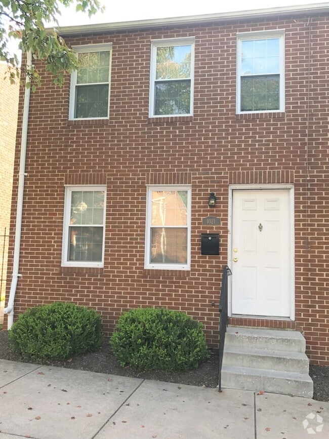 Building Photo - Charming 3bd/1ba Townhome in Johnston Square!