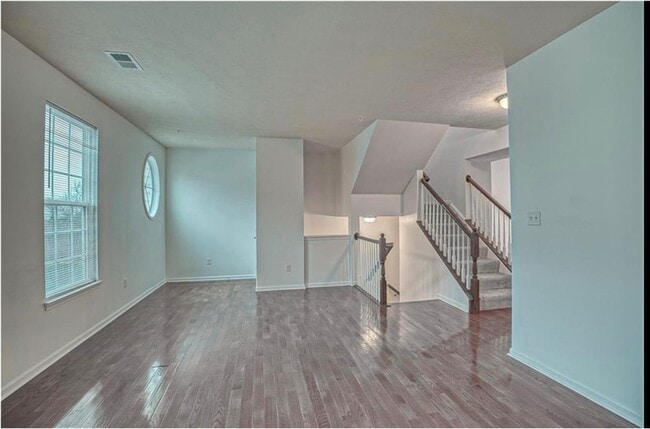 Photo - 403 Pointe View Dr