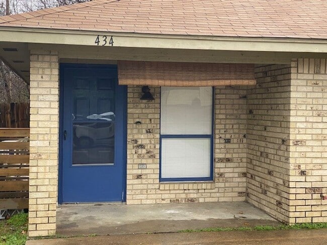 Building Photo - 434-434 NW 23rd St Unit 434 NW 23rd Street