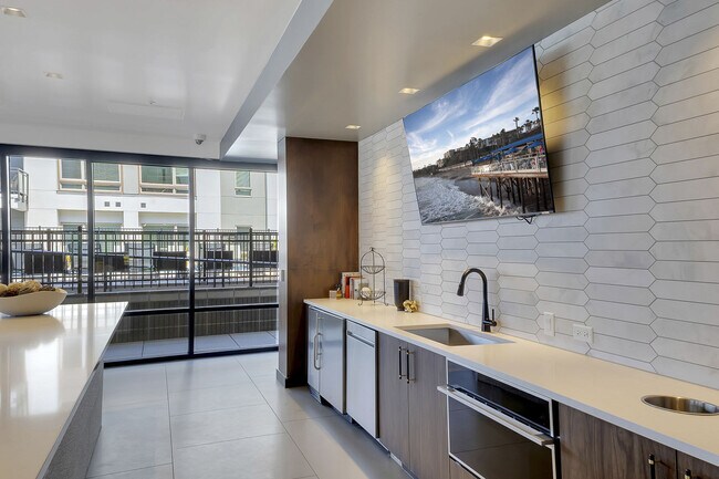 Building Photo - Vue West