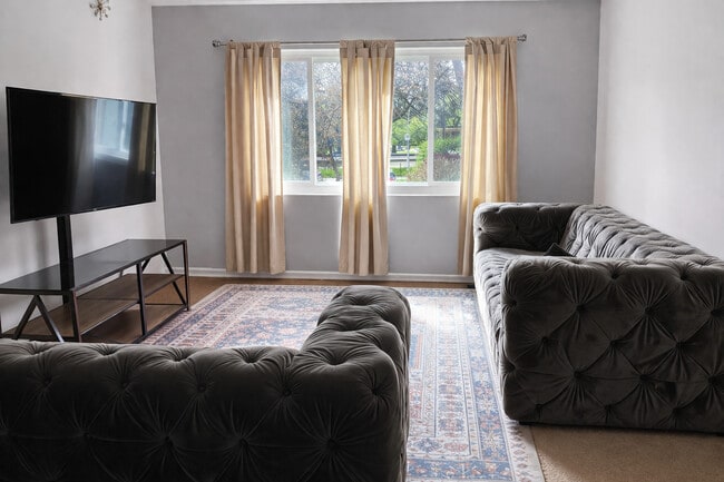 Photo - 1706 W Jarvis Ave Unit 1W