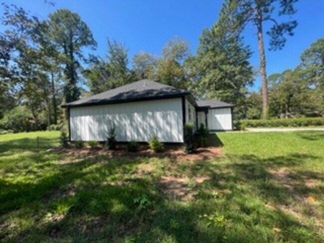 1800 Acker Dr