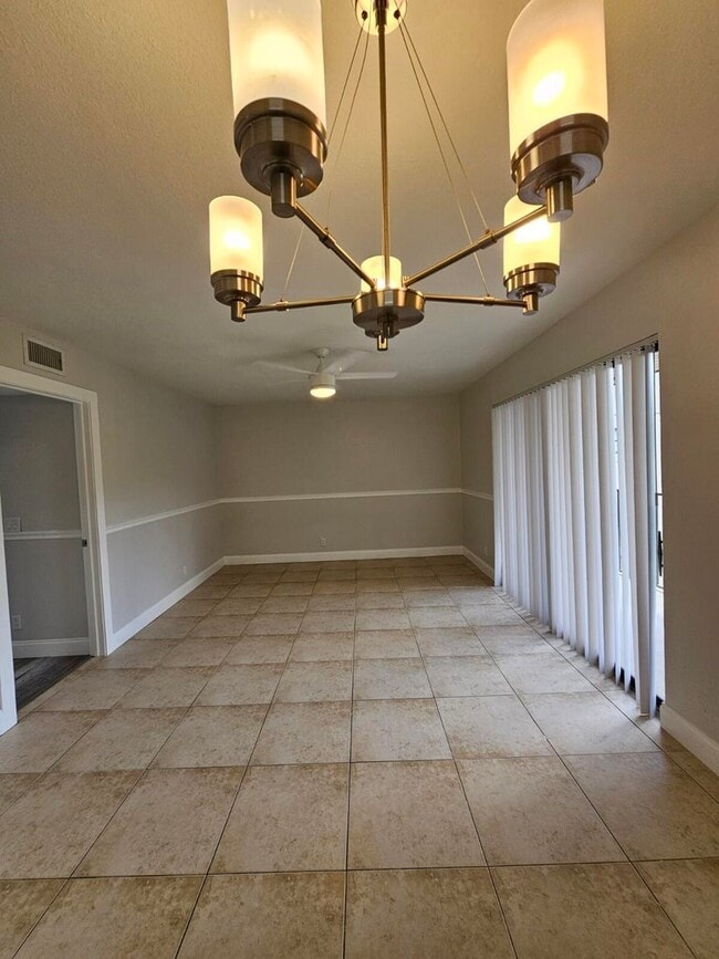 Building Photo - 1421 Windorah Way Unit E