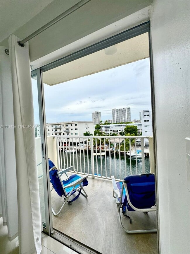 Building Photo - 3615 NE 167th St Unit 501