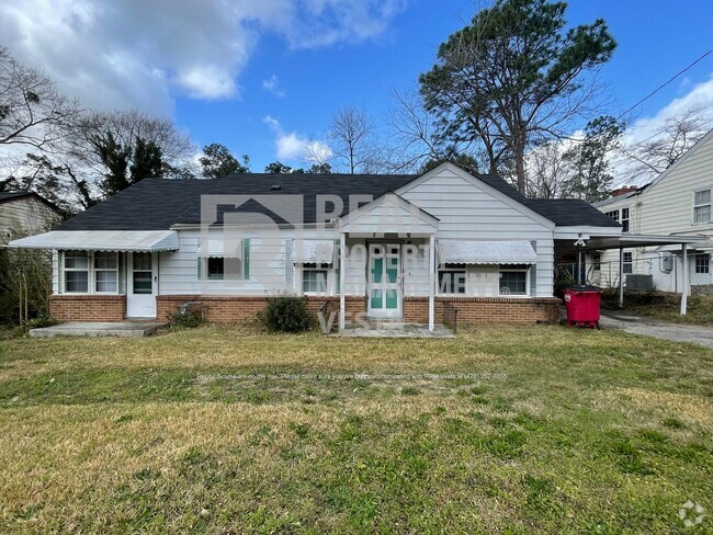 Building Photo - Newly Updated Four Bedroom Home