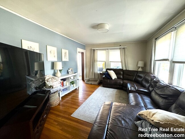 Building Photo - 27 Strathmore Rd Unit 1