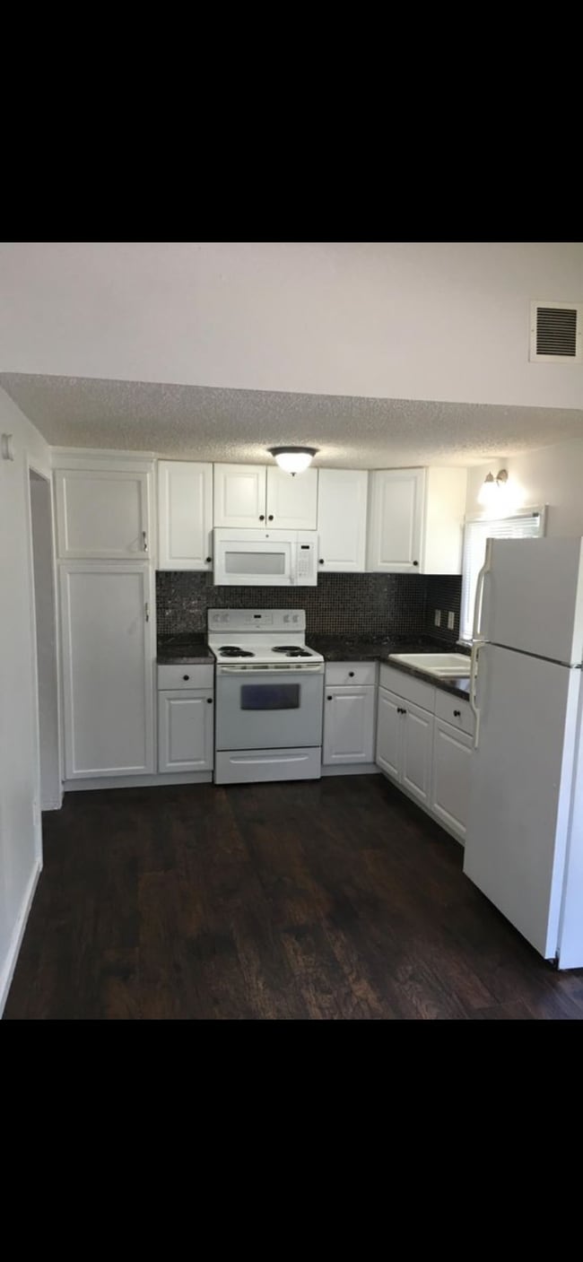 Photo - 1926 Summit Dr