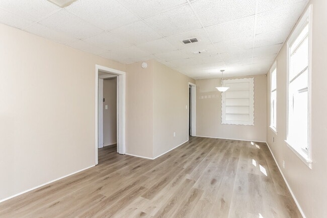 Photo - 5129 Appleton Ave