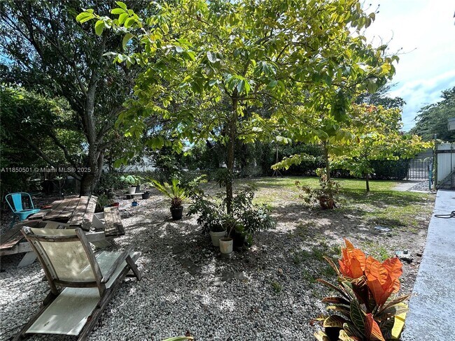 Photo - 110 NE 56th St Unidad 110