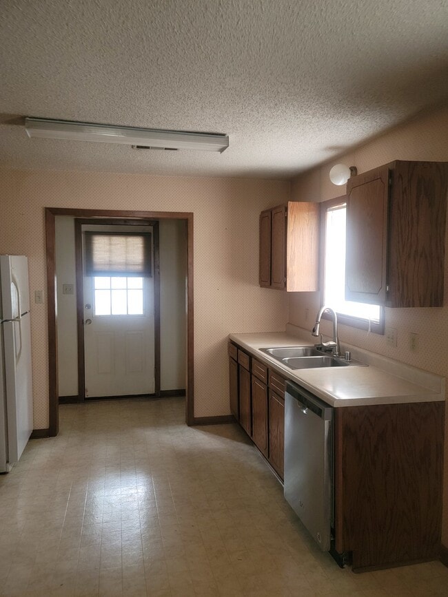Photo - Charming 2 Bedroom Duplex in Jonesboro - Perfect for Comfortable Living Unit Apt B