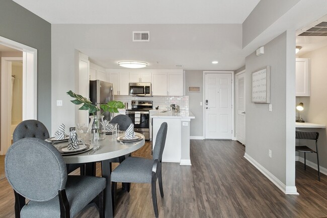 Sala completa con asientos - Arrive Mission Valley