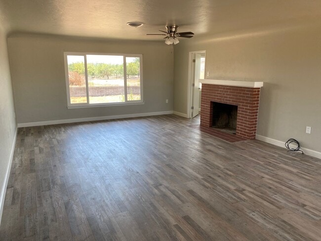 Photo - A Welcoming 3-Bedroom with Outdoor Room to Breathe