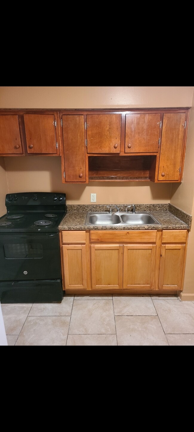 Photo - 1196 W 30th St