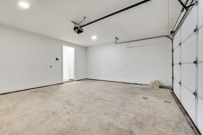 Photo - 1906 Annex Ave