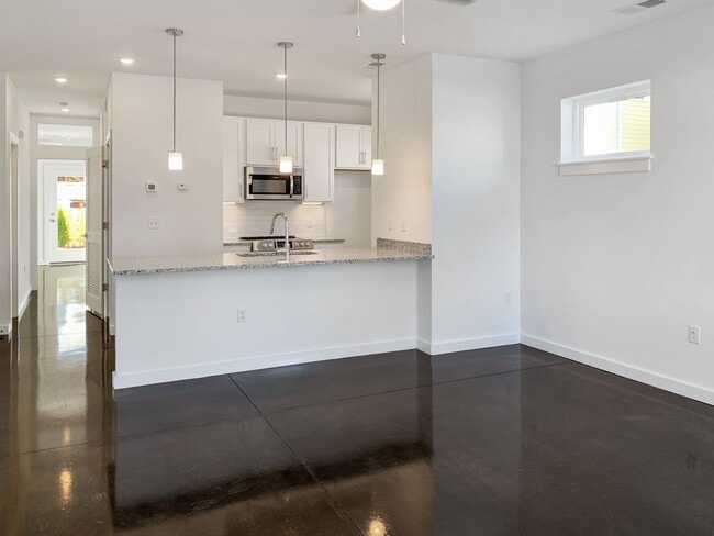 Photo - 2 Bedroom, 2 Bathroom downstairs unit in Manchester! Tons of natural light, modern look