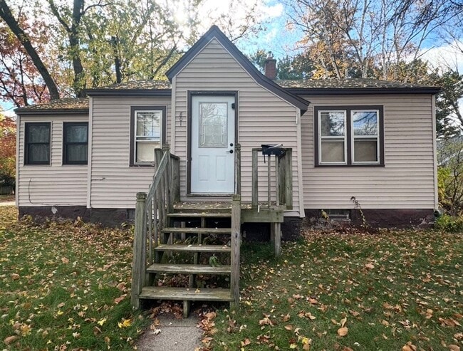 Photo - Click the “Apply Now” button or email wapmrentals@gmail.com for a prompt response.