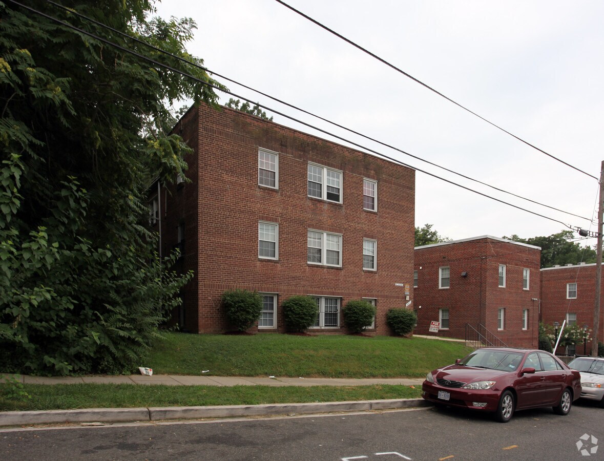 Photo - 2711 Q St SE